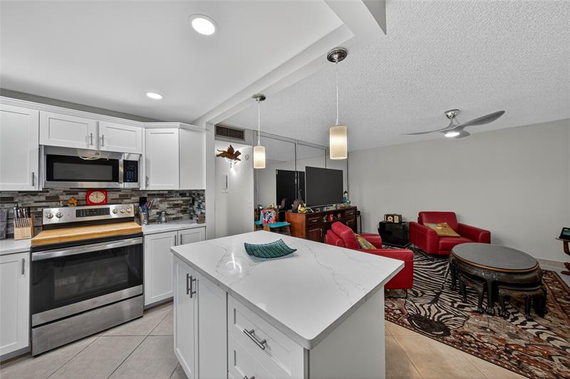 Image 25 of 37 For 293 Normandy G  