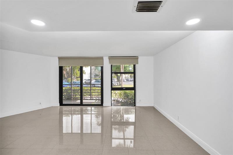 Image 11 of 45 For 20400 Country Club Dr  118