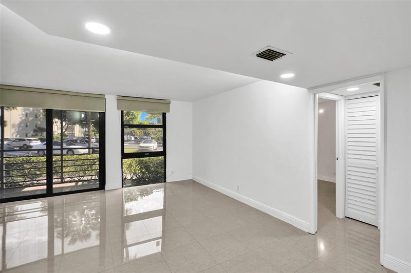 Image 12 of 45 For 20400 Country Club Dr  118