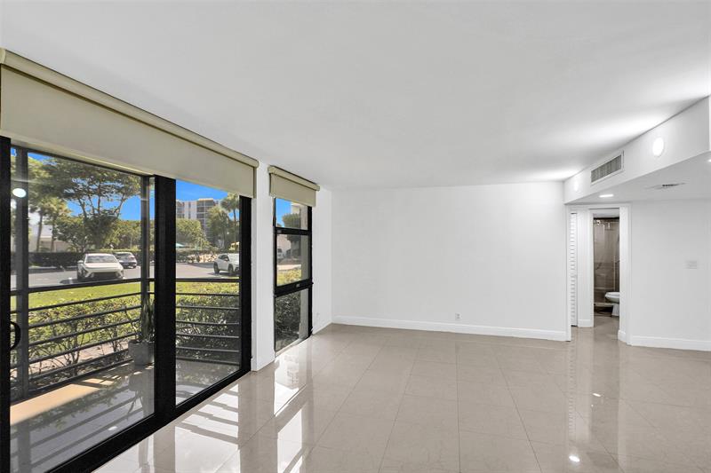 Image 13 of 45 For 20400 Country Club Dr  118