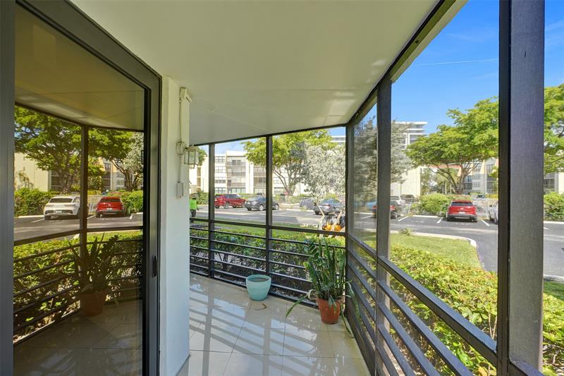Image 15 of 45 For 20400 Country Club Dr  118