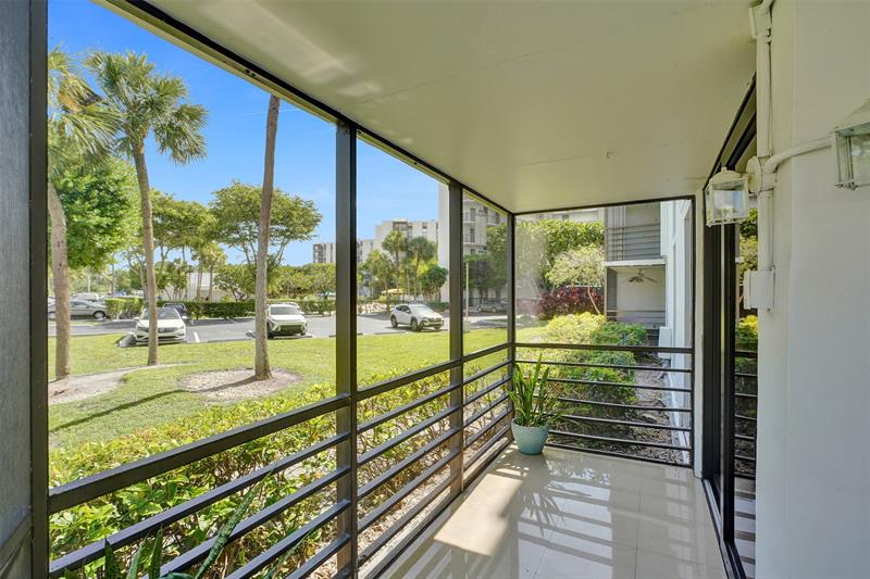 Image 18 of 45 For 20400 Country Club Dr  118