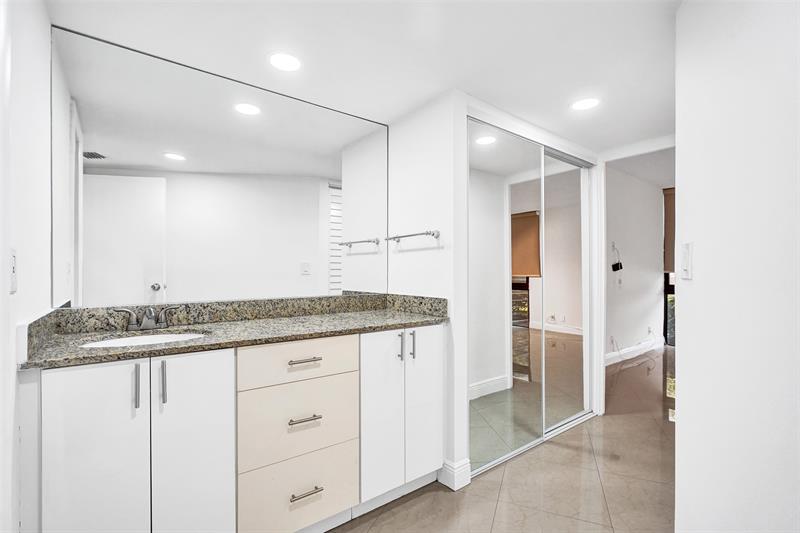 Image 22 of 45 For 20400 Country Club Dr  118