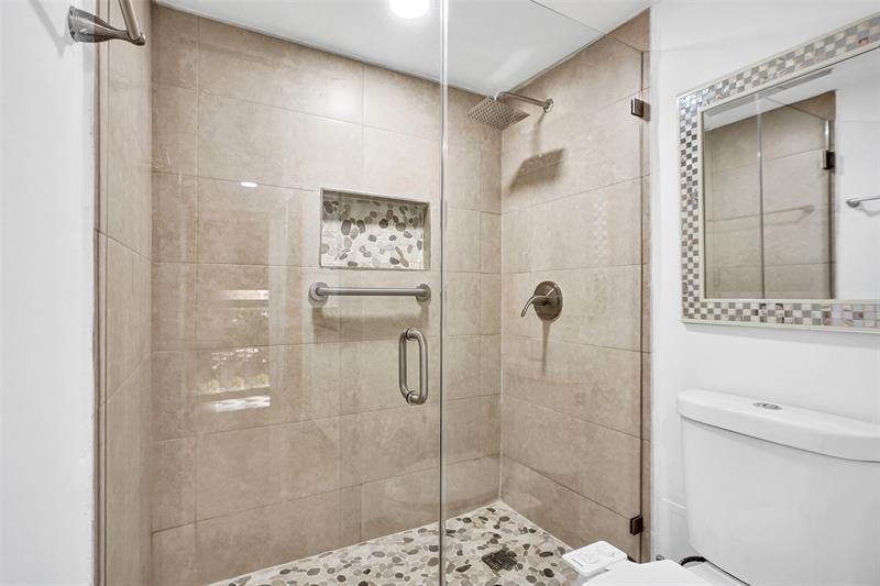 Image 24 of 45 For 20400 Country Club Dr  118