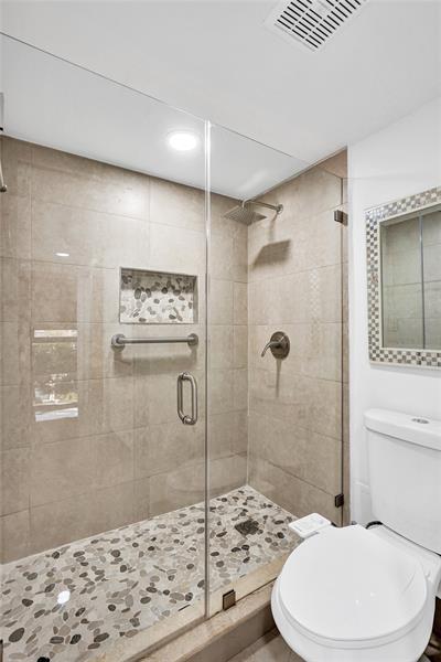 Image 25 of 45 For 20400 Country Club Dr  118