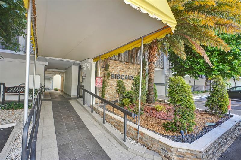 Image 3 of 45 For 20400 Country Club Dr  118