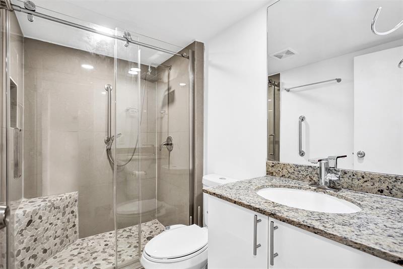 Image 34 of 45 For 20400 Country Club Dr  118