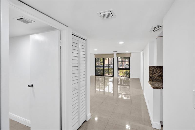 Image 4 of 45 For 20400 Country Club Dr  118