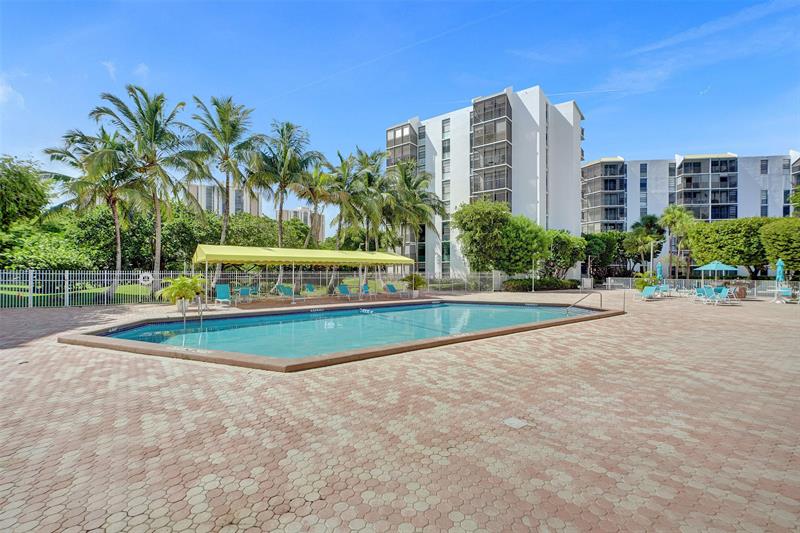 Image 41 of 45 For 20400 Country Club Dr  118