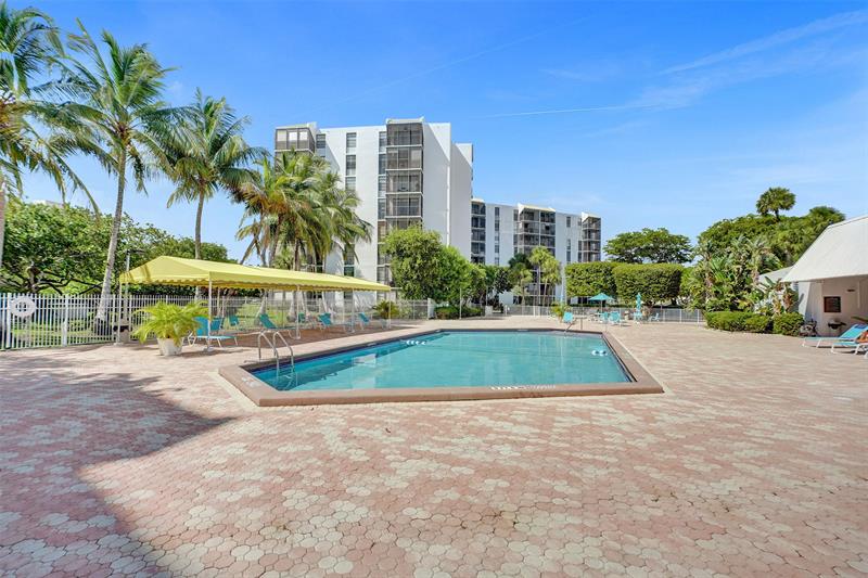 Image 42 of 45 For 20400 Country Club Dr  118