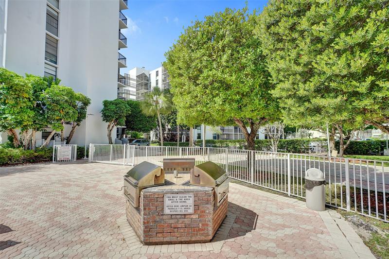 Image 43 of 45 For 20400 Country Club Dr  118