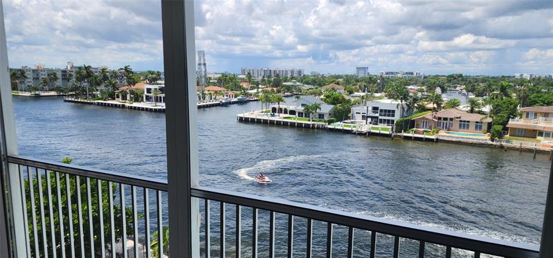 Image 10 of 48 For 299 Riverside Dr  608