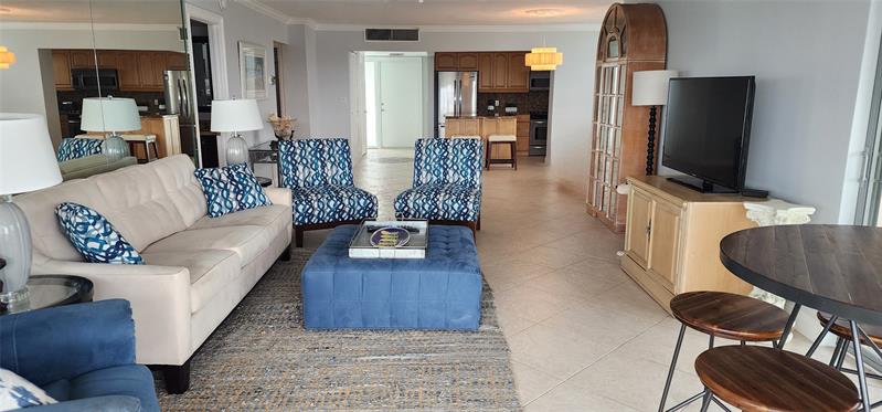 Image 22 of 48 For 299 Riverside Dr  608