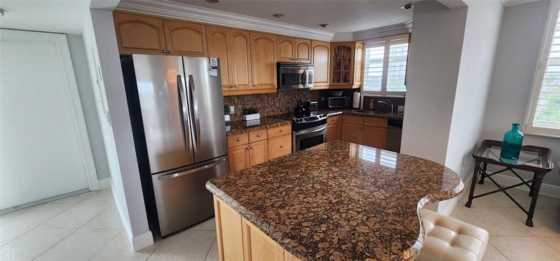 Image 31 of 48 For 299 Riverside Dr  608