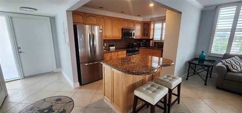 Image 32 of 48 For 299 Riverside Dr  608