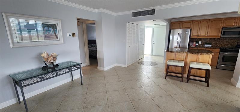 Image 33 of 48 For 299 Riverside Dr  608