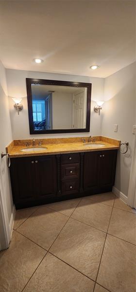 Image 42 of 48 For 299 Riverside Dr  608