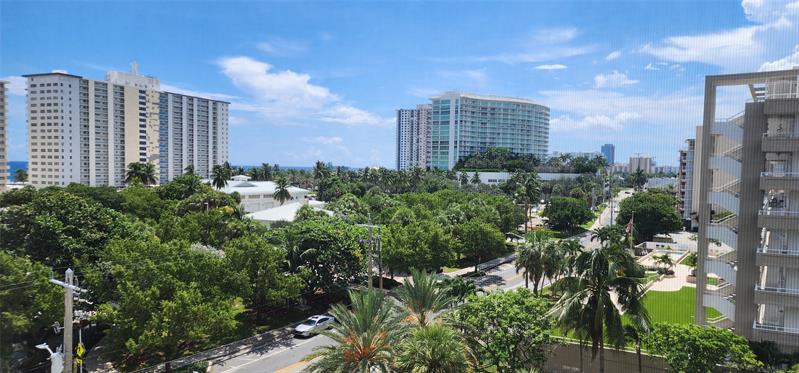 Image 9 of 48 For 299 Riverside Dr  608