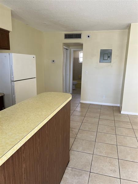 Image 3 of 5 For 615 8th St  4