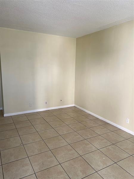 Image 4 of 5 For 615 8th St  4