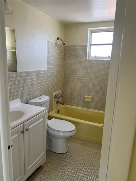 Image 5 of 5 For 615 8th St  4