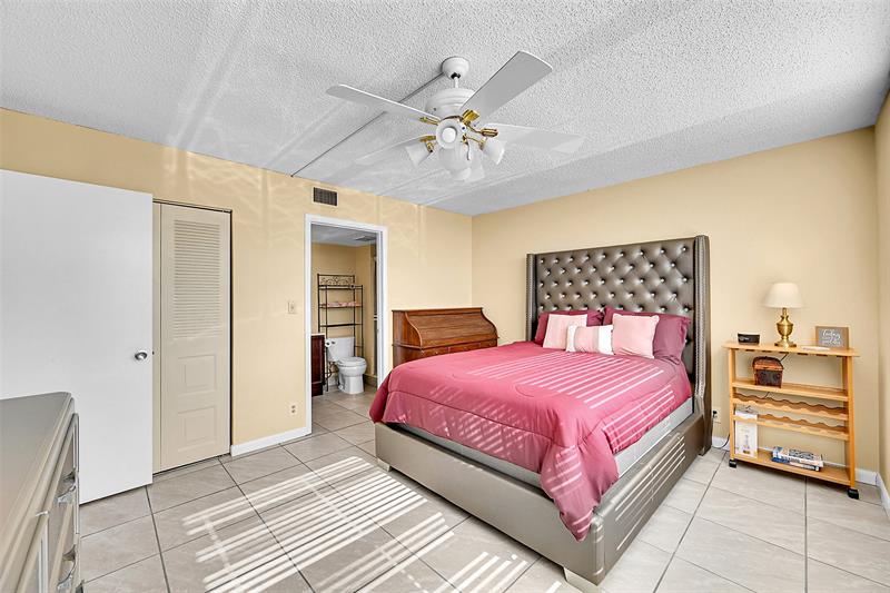 Image 17 of 26 For 7620 18th St  403