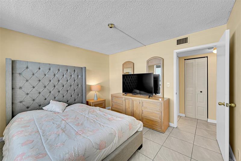 Image 21 of 26 For 7620 18th St  403