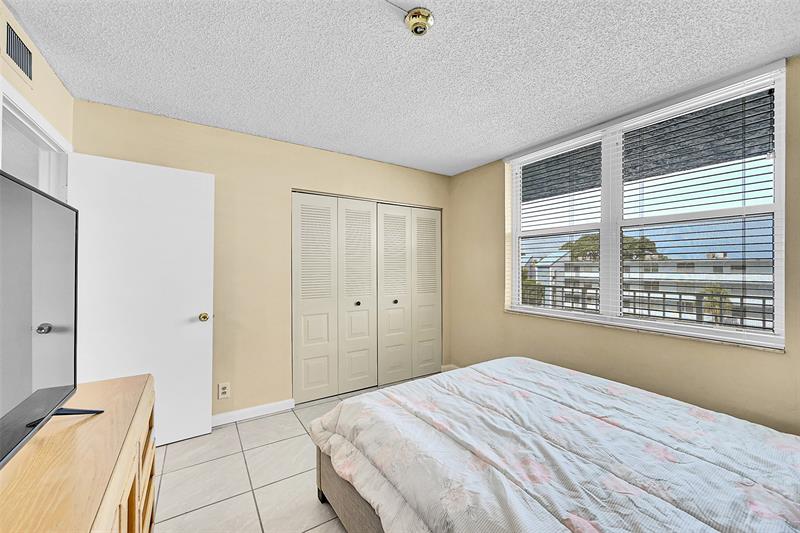 Image 25 of 26 For 7620 18th St  403