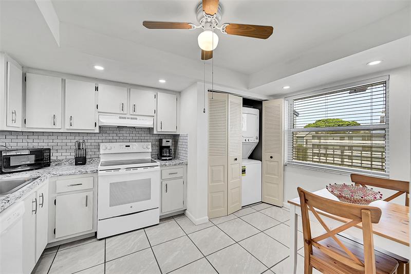 Image 7 of 26 For 7620 18th St  403
