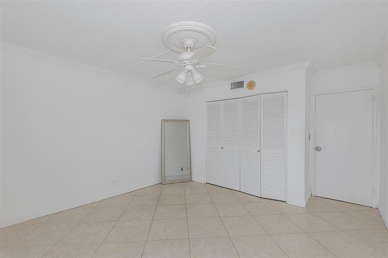 Image 29 of 44 For 5100 Dupont Blvd  6f