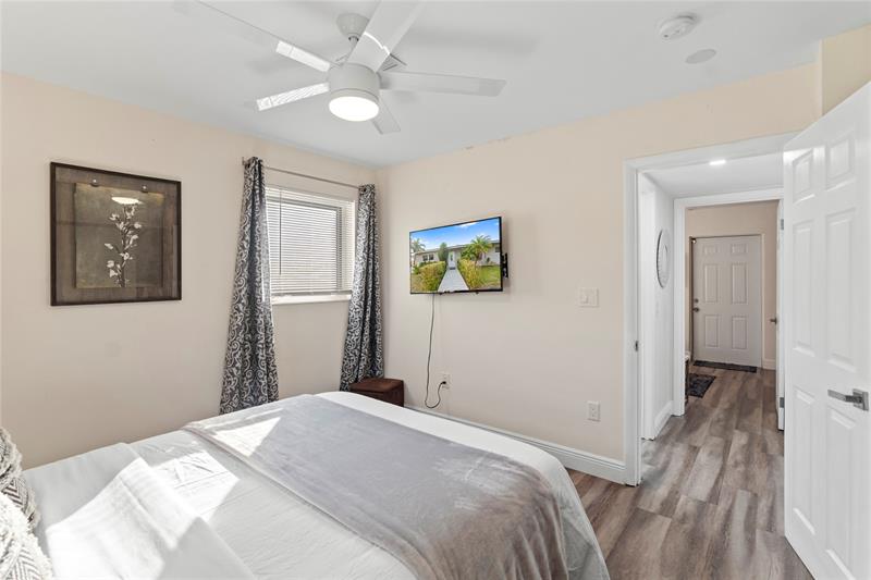 Image 23 of 52 For 5701 16th Ave