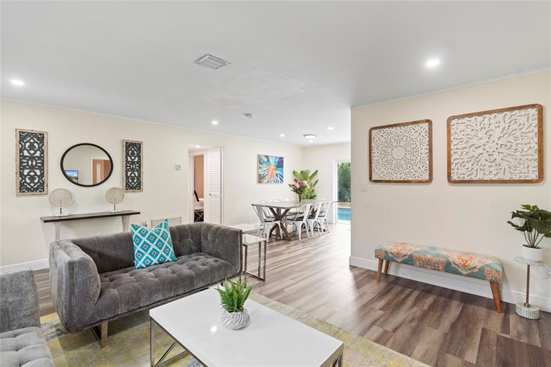 Image 8 of 52 For 5701 16th Ave