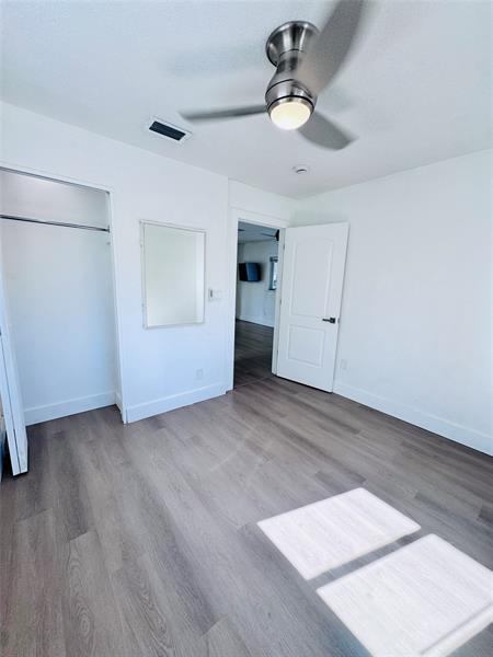 Image 23 of 37 For 719 38th St  