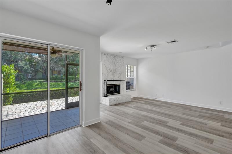 Image 11 of 52 For 11652 19th Dr
