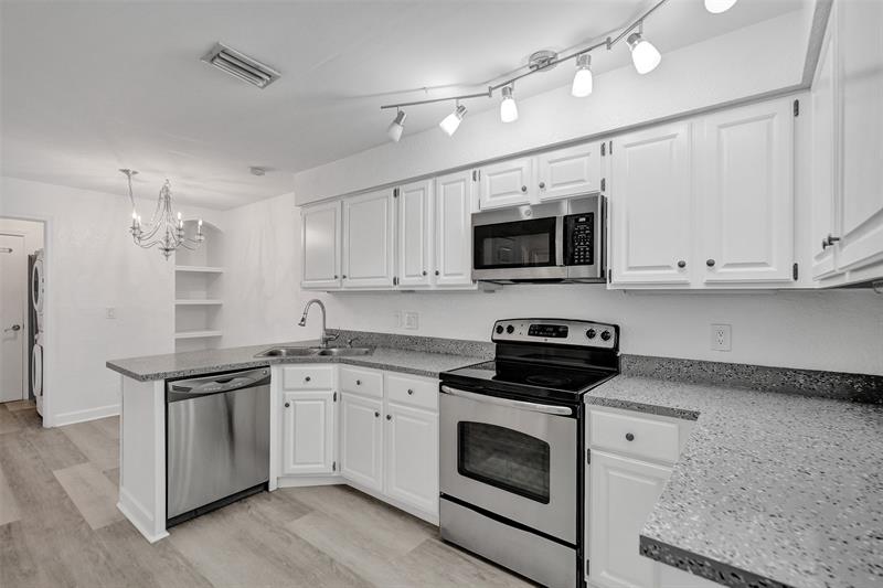 Image 14 of 52 For 11652 19th Dr
