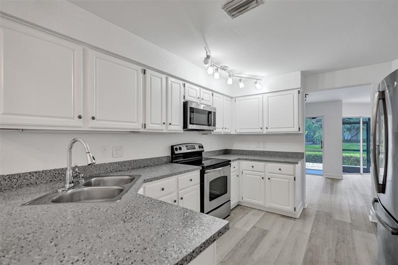 Image 16 of 52 For 11652 19th Dr