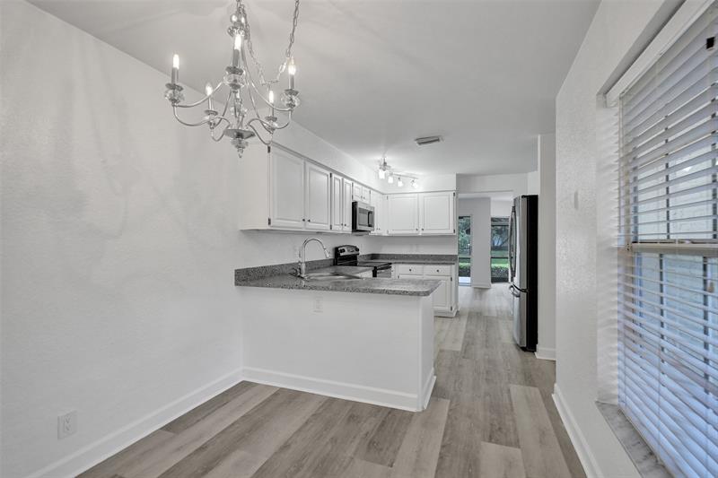 Image 17 of 52 For 11652 19th Dr