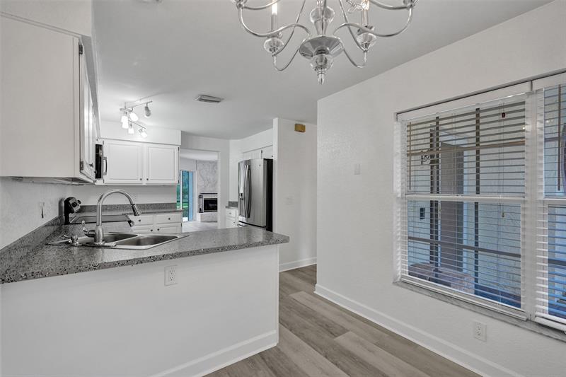 Image 18 of 52 For 11652 19th Dr