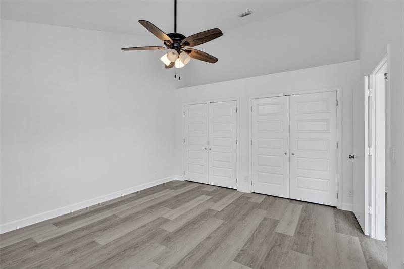 Image 21 of 52 For 11652 19th Dr