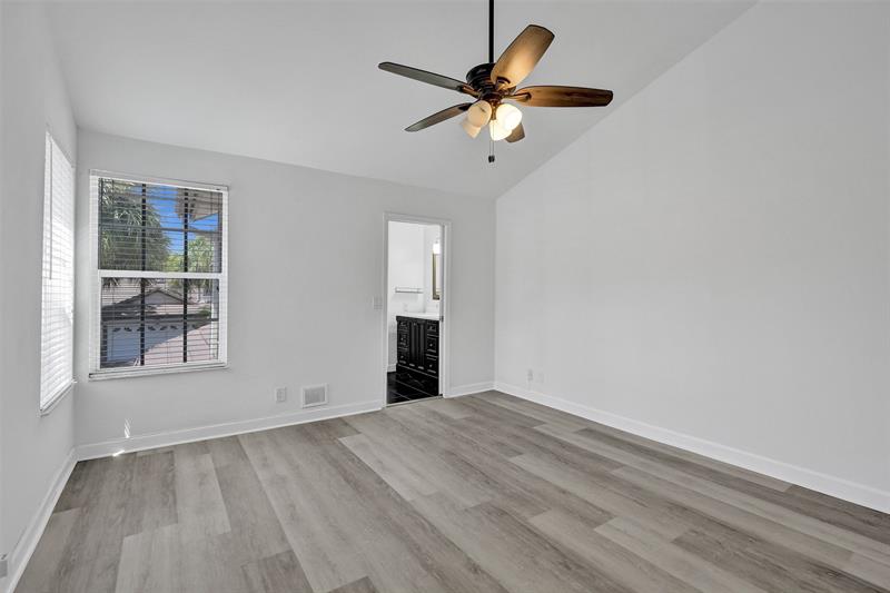 Image 24 of 52 For 11652 19th Dr