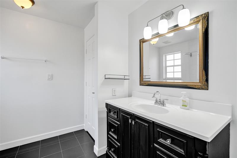 Image 28 of 52 For 11652 19th Dr
