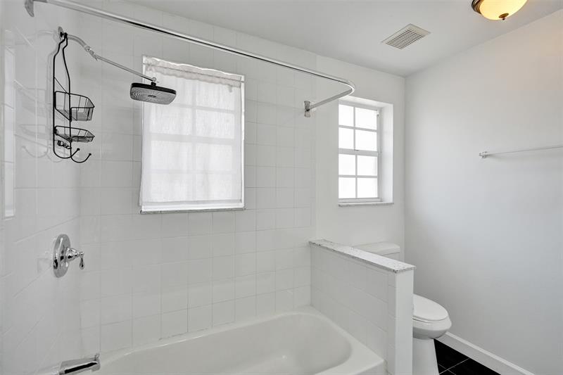 Image 31 of 52 For 11652 19th Dr