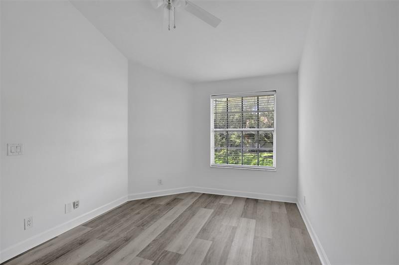 Image 34 of 52 For 11652 19th Dr