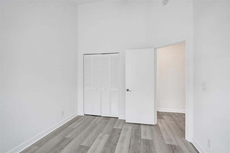 Image 36 of 52 For 11652 19th Dr