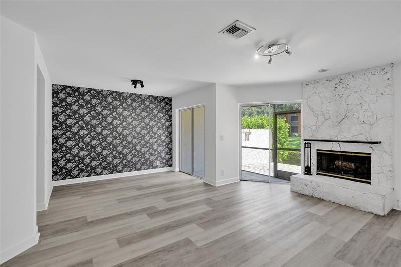 Image 5 of 52 For 11652 19th Dr