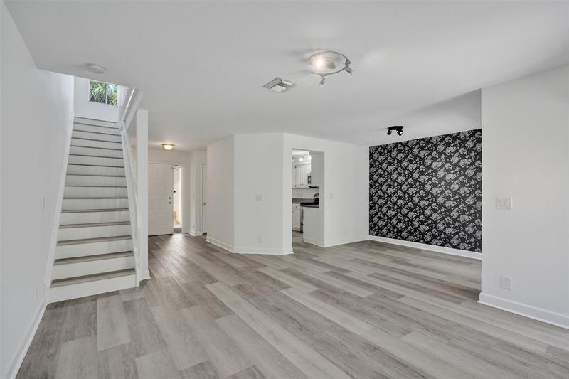 Image 6 of 52 For 11652 19th Dr