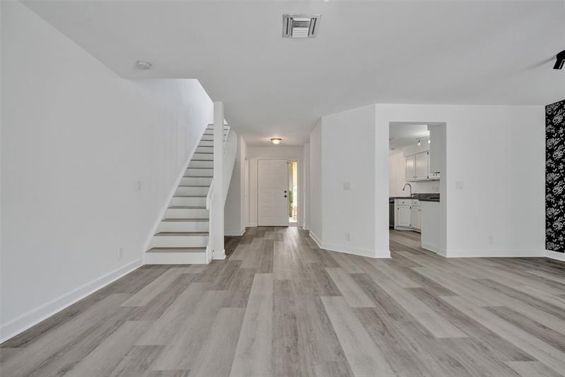 Image 7 of 52 For 11652 19th Dr