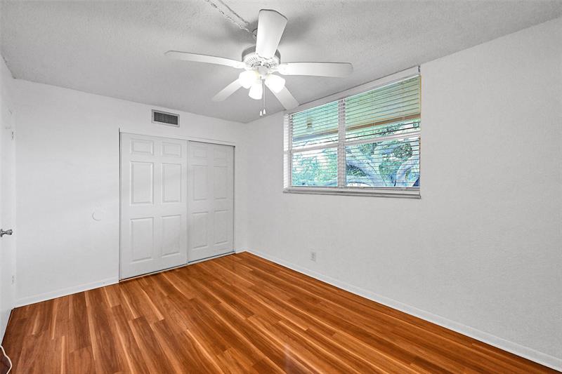 Image 11 of 20 For 7173 Orange Dr  215b