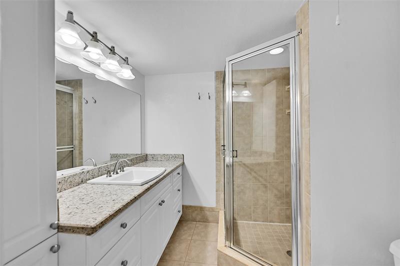 Image 16 of 20 For 7173 Orange Dr  215b
