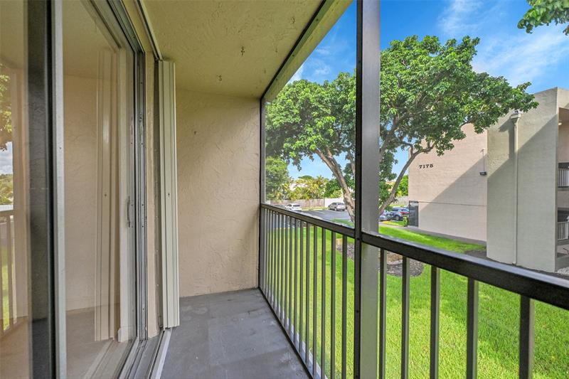Image 18 of 20 For 7173 Orange Dr  215b